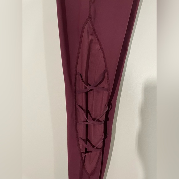 Maroon coloured Garage tights - Picture 4 of 5